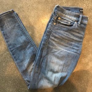 Express Mid Rise Short Light washes denim jeans